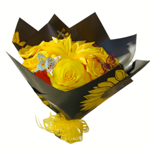 Ramo de Rosas Amarillas con Mariposas Decorativas
